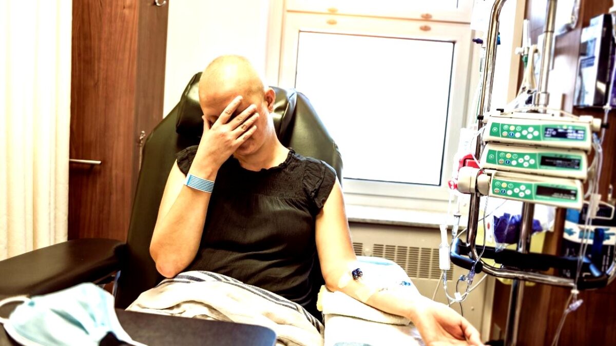 aelbers-media-ze-simuleert-leukemie-en-haalt-meer-dan-80-000-euro-op-via-online-inzamelingen-die-haa